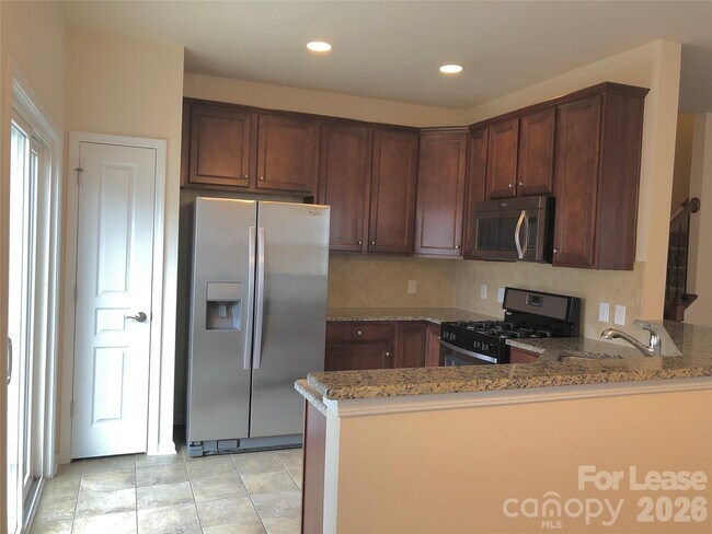 Building Photo - 6032 Carrollton Ln