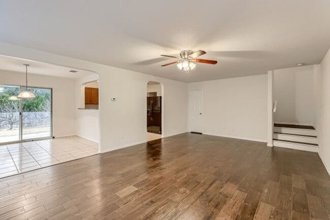Building Photo - Stunning 3 bedroom for rent off TPC and Bu...