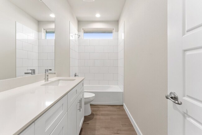 Building Photo - 2101 Fortune Dr