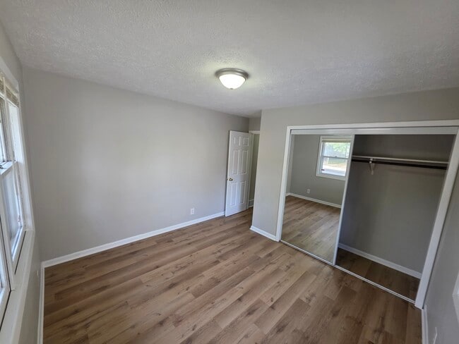 Building Photo - 4 bedroom HOUSE For RENT