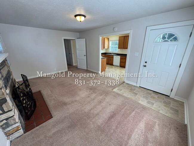 Building Photo - Charming 1-Bed 1-Bath Home with Bonus Room...