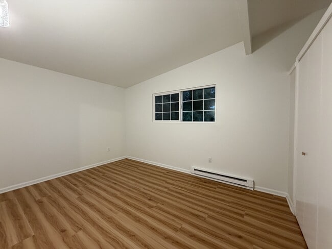 Building Photo - 8428 Maple Ave SE