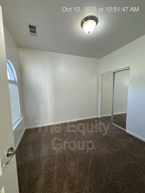 Building Photo - 2924 S Sallee Ct