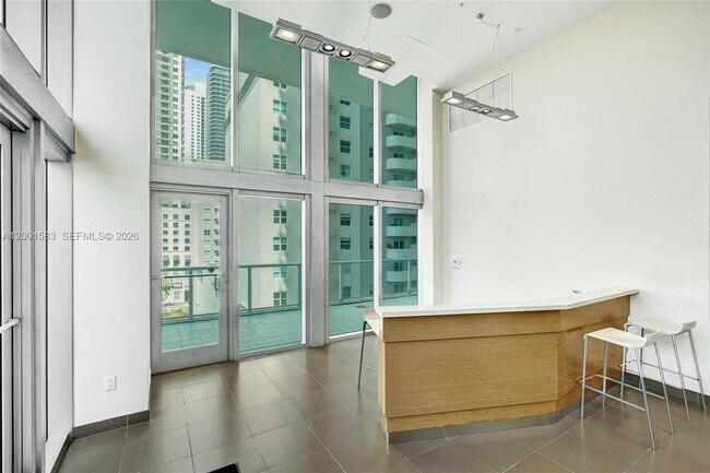 Building Photo - 1111 SW 1st Ave