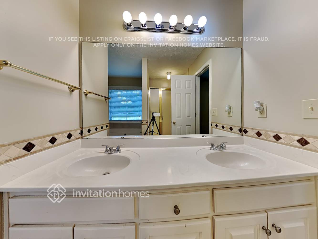 Building Photo - 810 Trellis Pond Ct