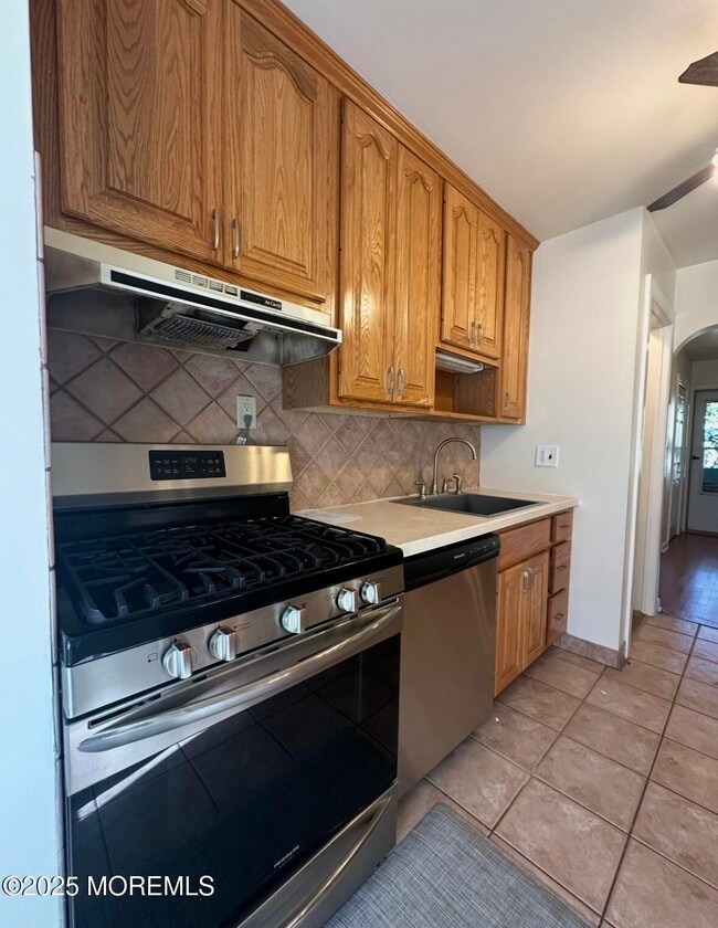 Building Photo - 221 Harrison Ave