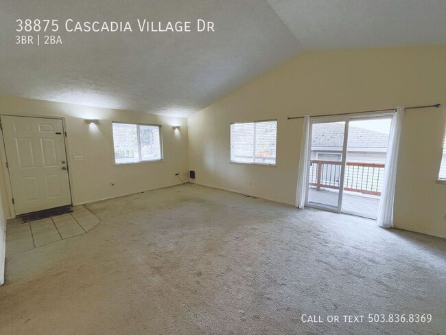 Building Photo - Light and Bright 3 Bedroom 2 Bathroom Home...