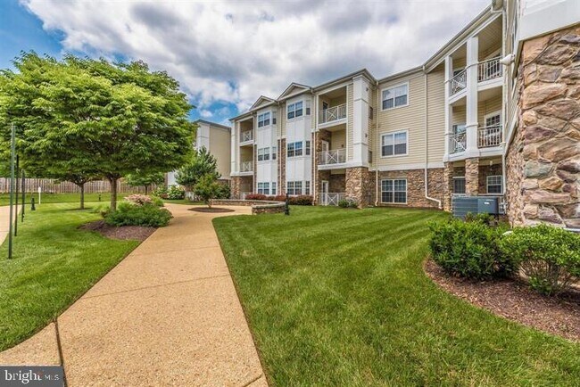 Building Photo - 120 Burgess Hill Way