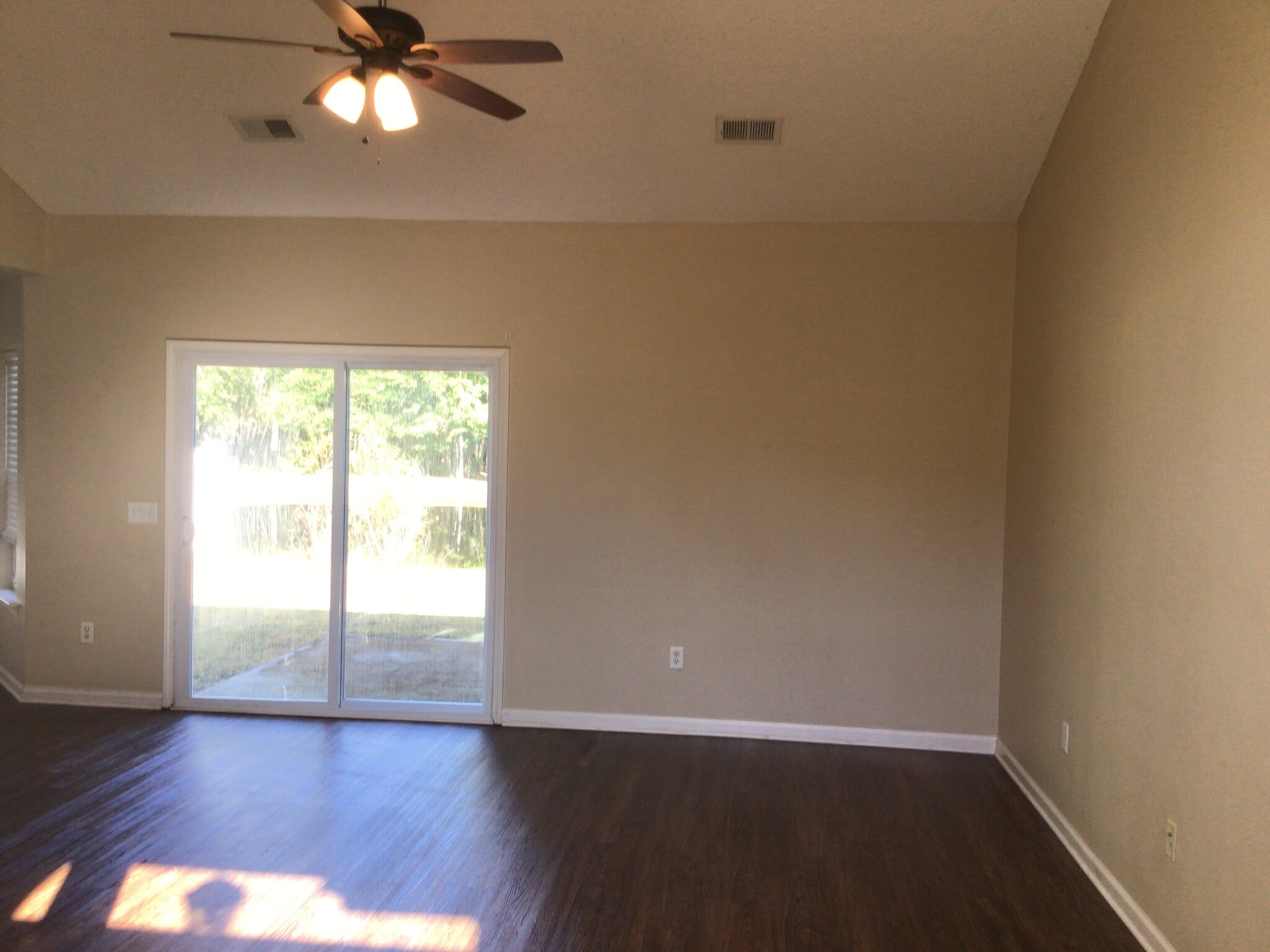 Building Photo - 121 Caribbean Village Dr
