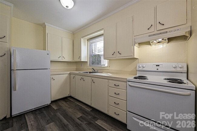 Building Photo - 260 Church St NE