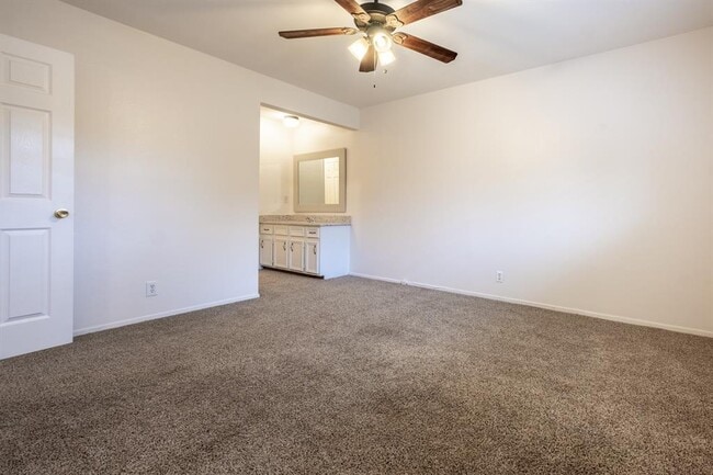 Building Photo - 9009 Sawtooth Ln