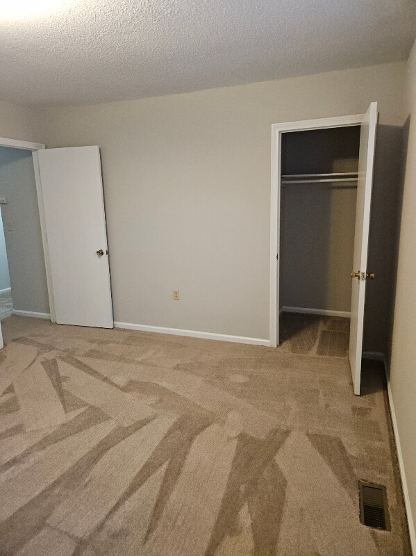 Building Photo - 491 Falls Ave