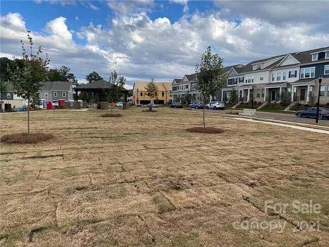 Building Photo - Like Brand New Luxury Townhome in Matthews!