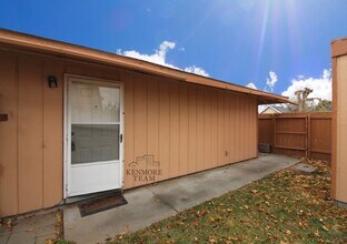 Building Photo - 2 Bedroom, 1 Bath Condo in Kennewick