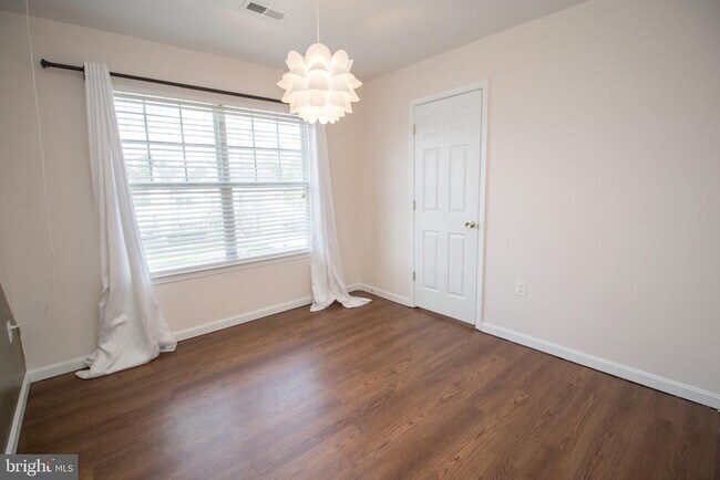 Building Photo - 45567 Bethson St