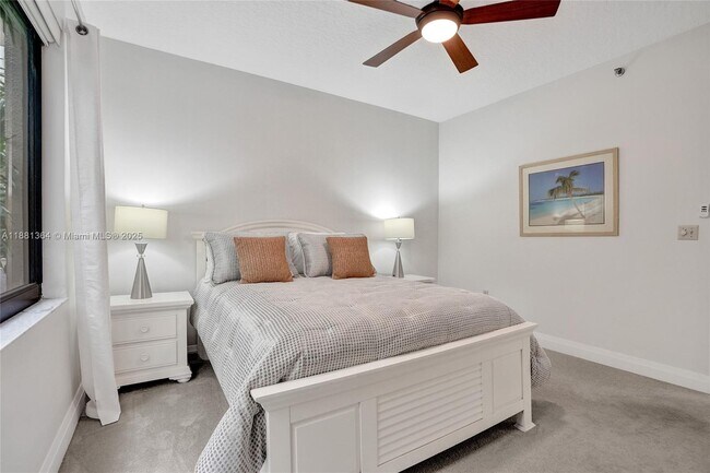 Building Photo - 925 Oak Harbour Dr