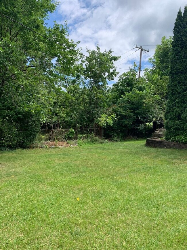 Building Photo - COMING SOON! 3 BEDROOM NORTHVILLE HOUSE FO...