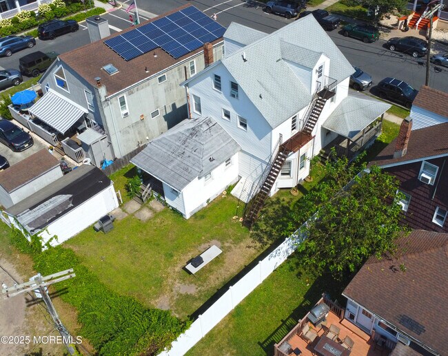 Building Photo - 113 12th Ave