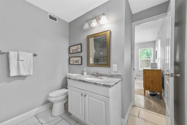 Building Photo - 6209 Calmont Ave