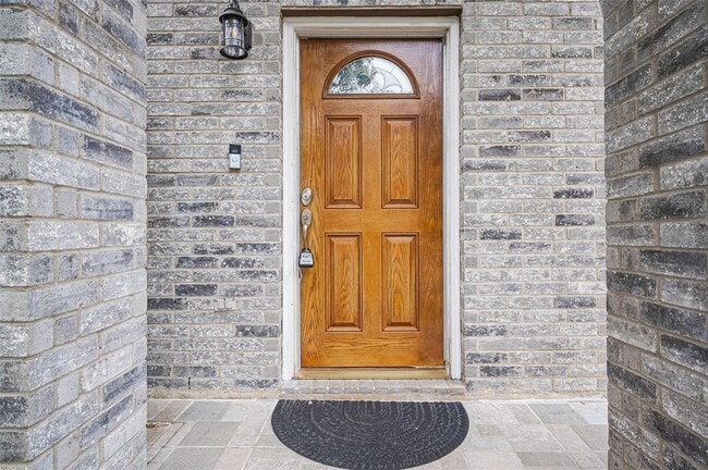 Building Photo - 5914 Clerkenwell Dr