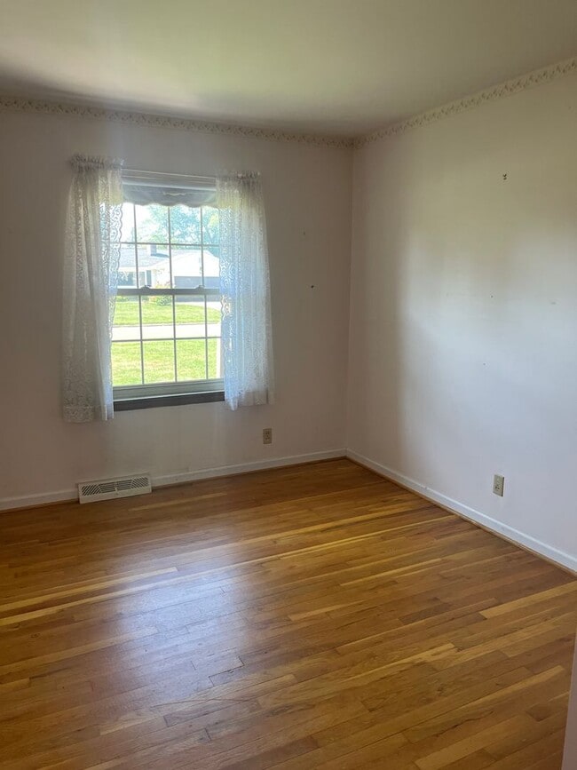 Building Photo - Charming Ranch - Coming Soon