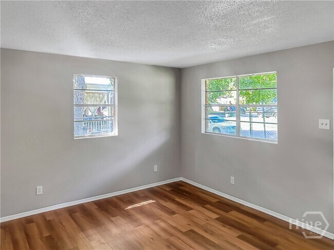 Building Photo - 717 W 50th St