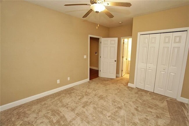 Building Photo - 3029 Woodwalk Dr SE