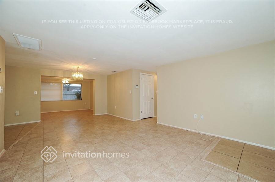 Building Photo - 3041 Holiday Lake Dr