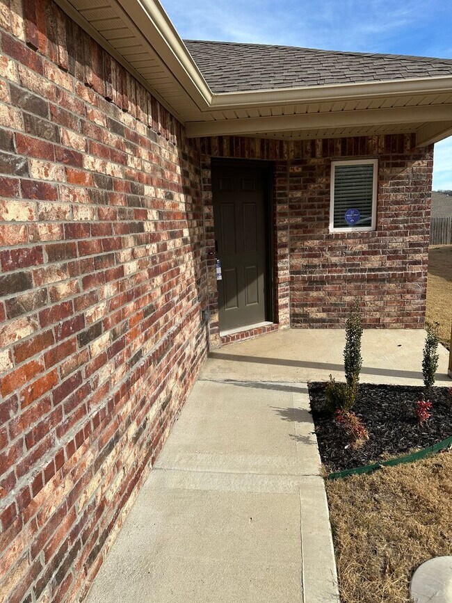 Building Photo - *Rent FREE until May 1- NO HIDDEN FEES!*  NEW Four Bedroom | Two Bath Home in Fort Smith