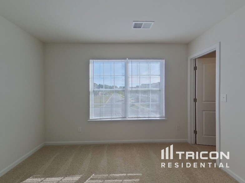 Building Photo - 314 Kingsford Dr