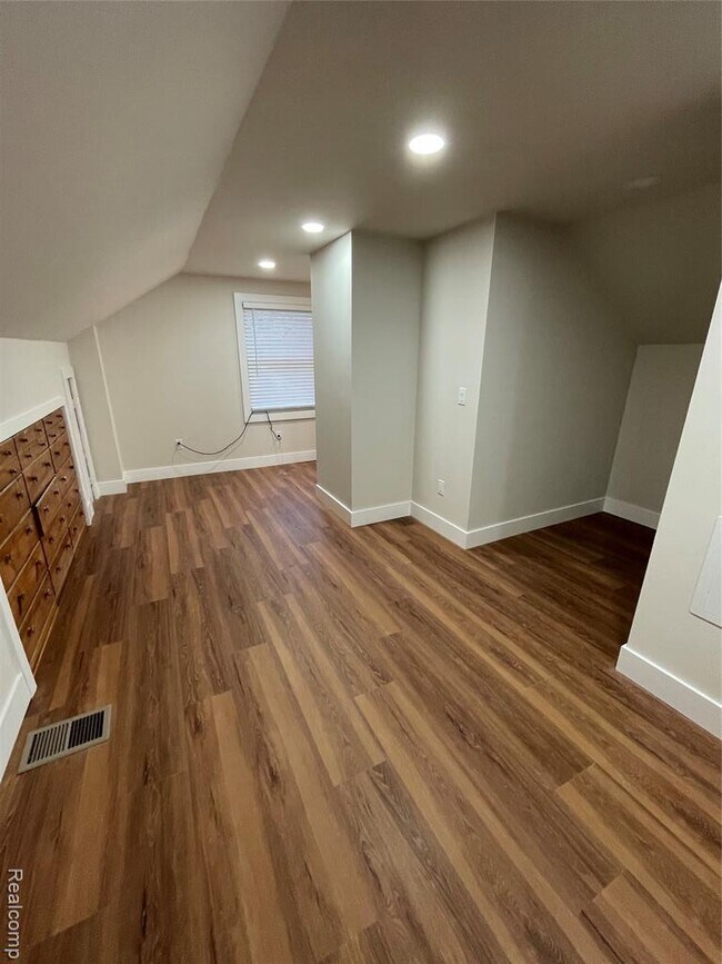 Building Photo - 8634 Patton St