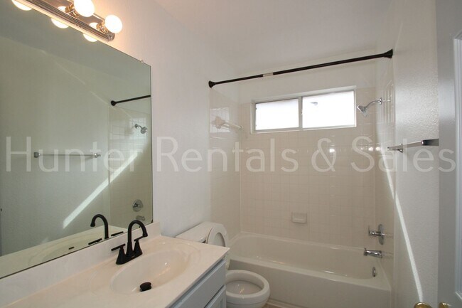 Building Photo - 4910 Donegal Bay Ct
