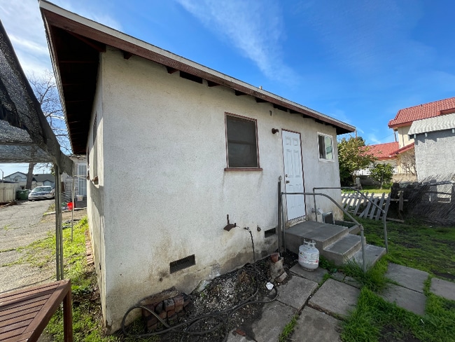 Building Photo - 330 S 8th St