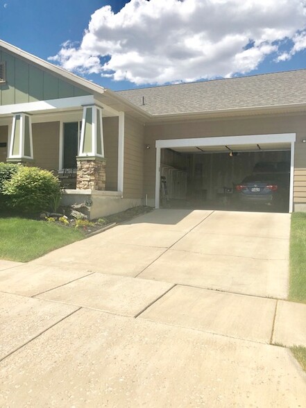 Building Photo - 11769 S Sun Tea Way