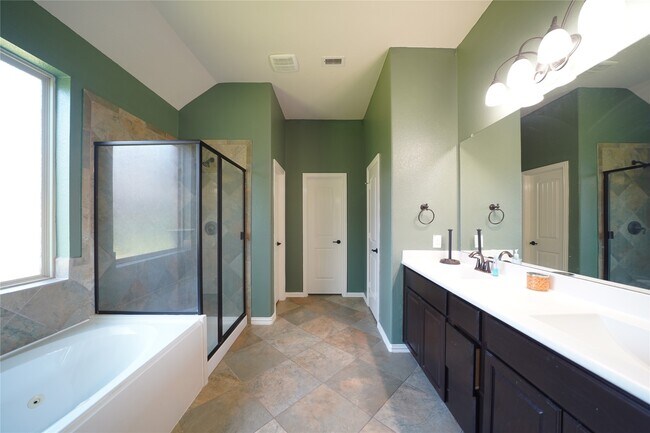 Building Photo - 5 Knotty Wood Ct