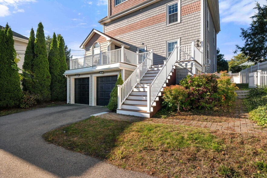 Building Photo - 76 Taft Ave