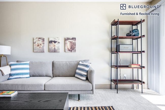 Building Photo - 13935 Tahiti Way