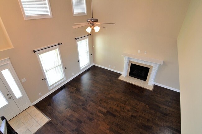 Building Photo - 4 bed 3 ba home...country view backyard