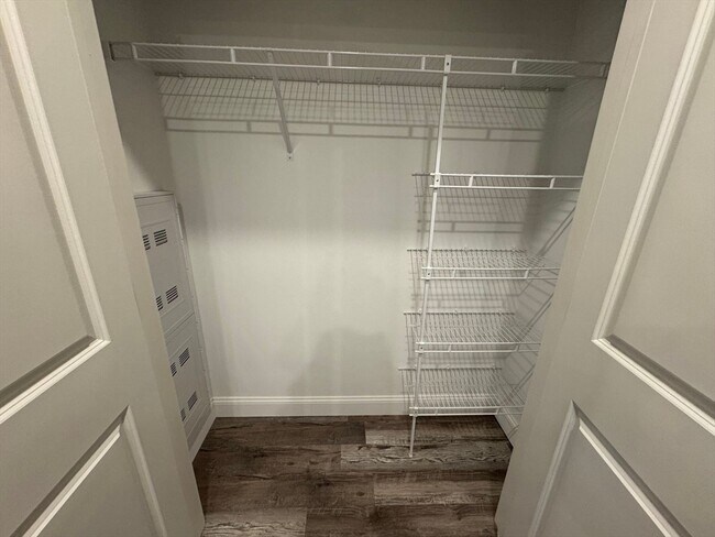 Building Photo - 1473 N Shore Rd