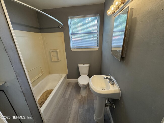 Building Photo - 4114 Moncrief Rd