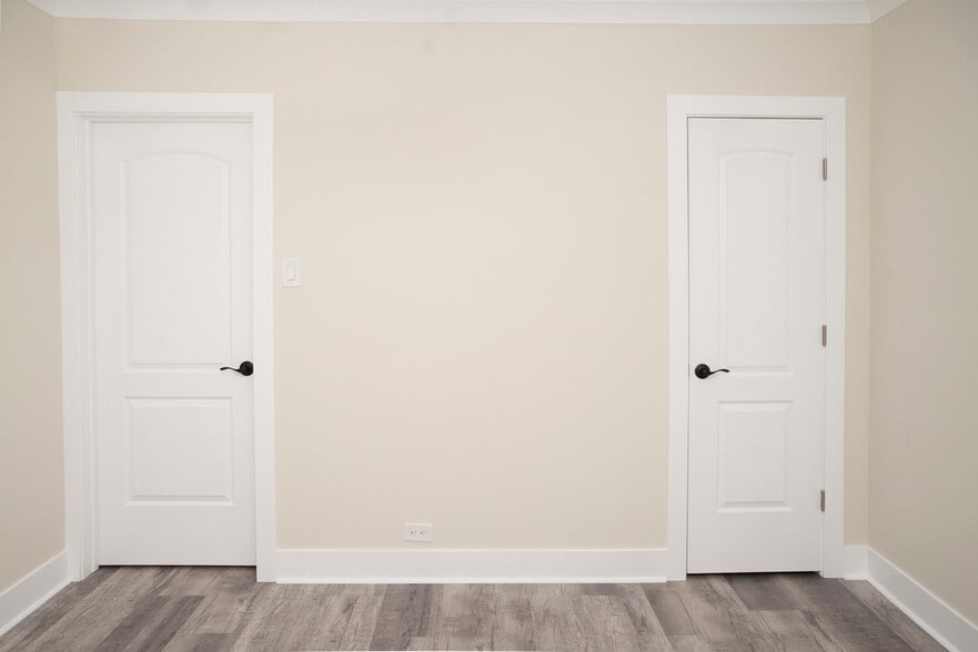 Building Photo - 3837 N Greenview Ave