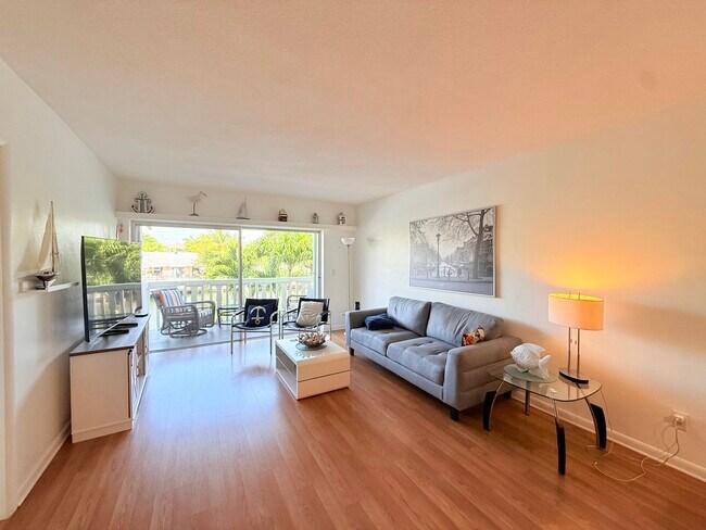 Building Photo - 470 Paradise Isle Blvd