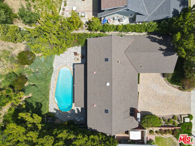 Building Photo - 4220 Towhee Dr