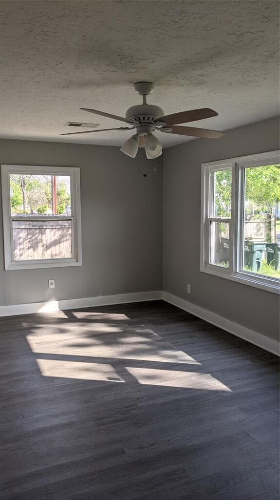 Building Photo - 204 3rd St