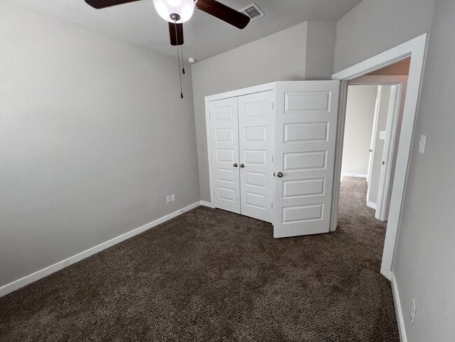 Building Photo - Beautiful Townhouse in New Braunfels!