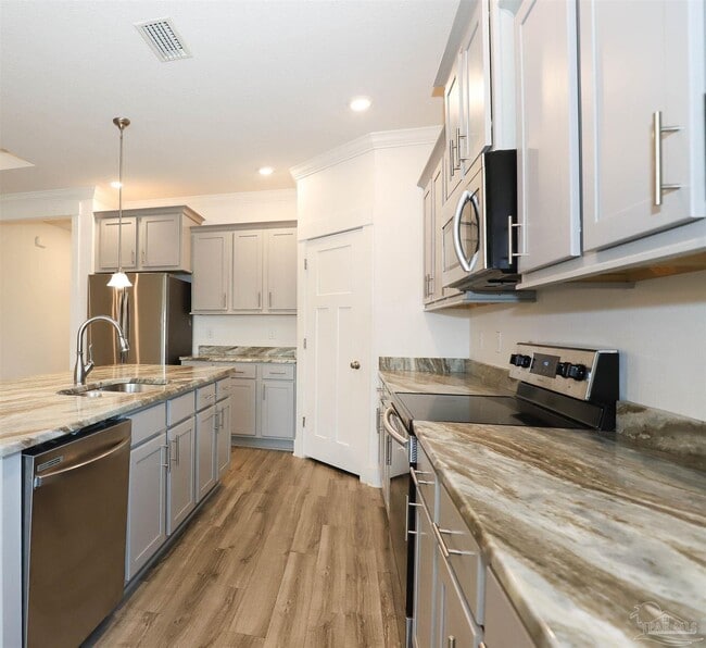 Building Photo - 2110 Cambridge Park Dr