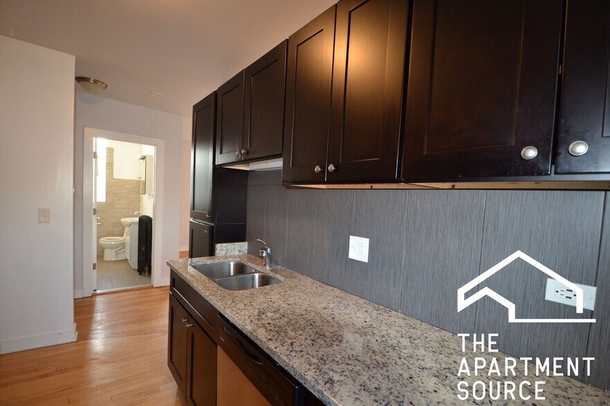 Building Photo - 4606 N Kildare Ave