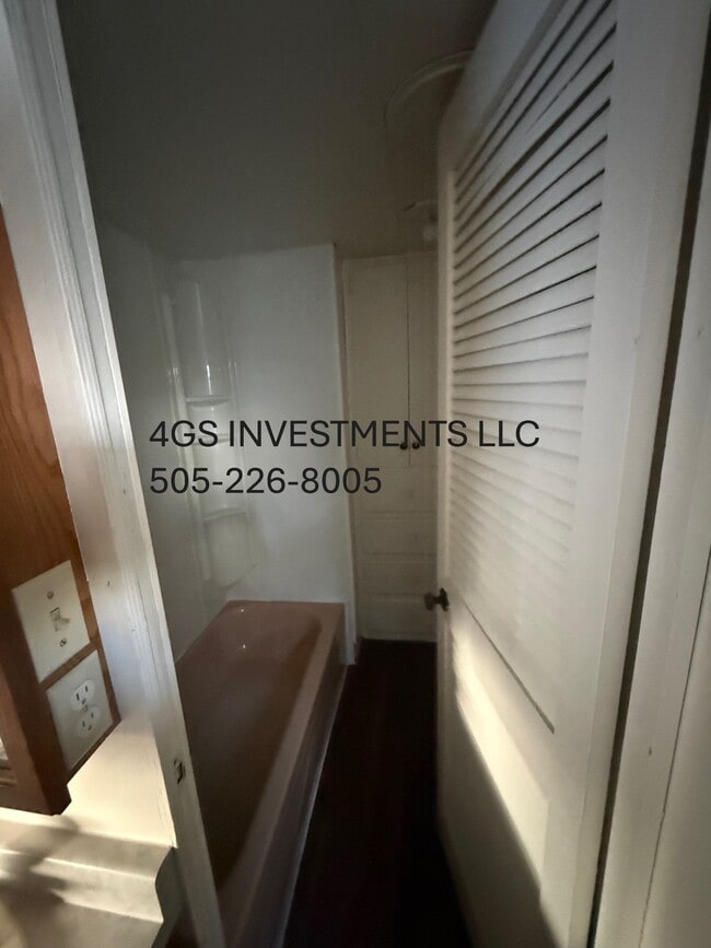 Building Photo - 1700 E 15th St