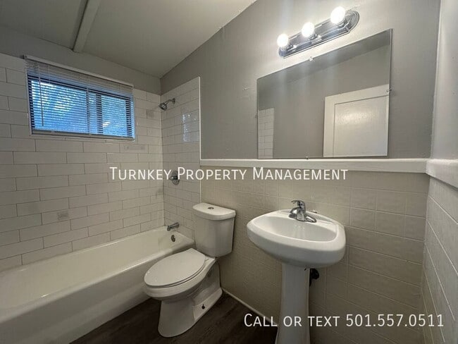 Building Photo - 17 Belmar Dr