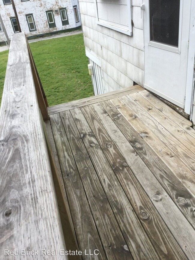 Building Photo - 408 S Center St